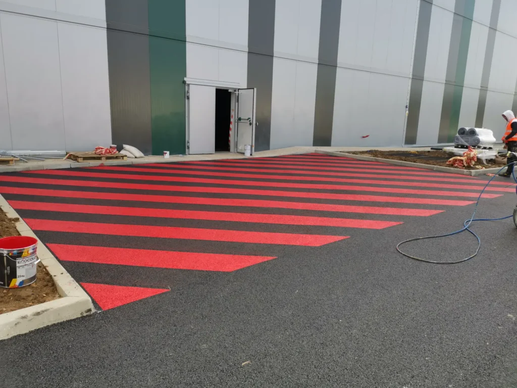 Marquage Au Sol Zone Hachuree Rouge Site Industriel